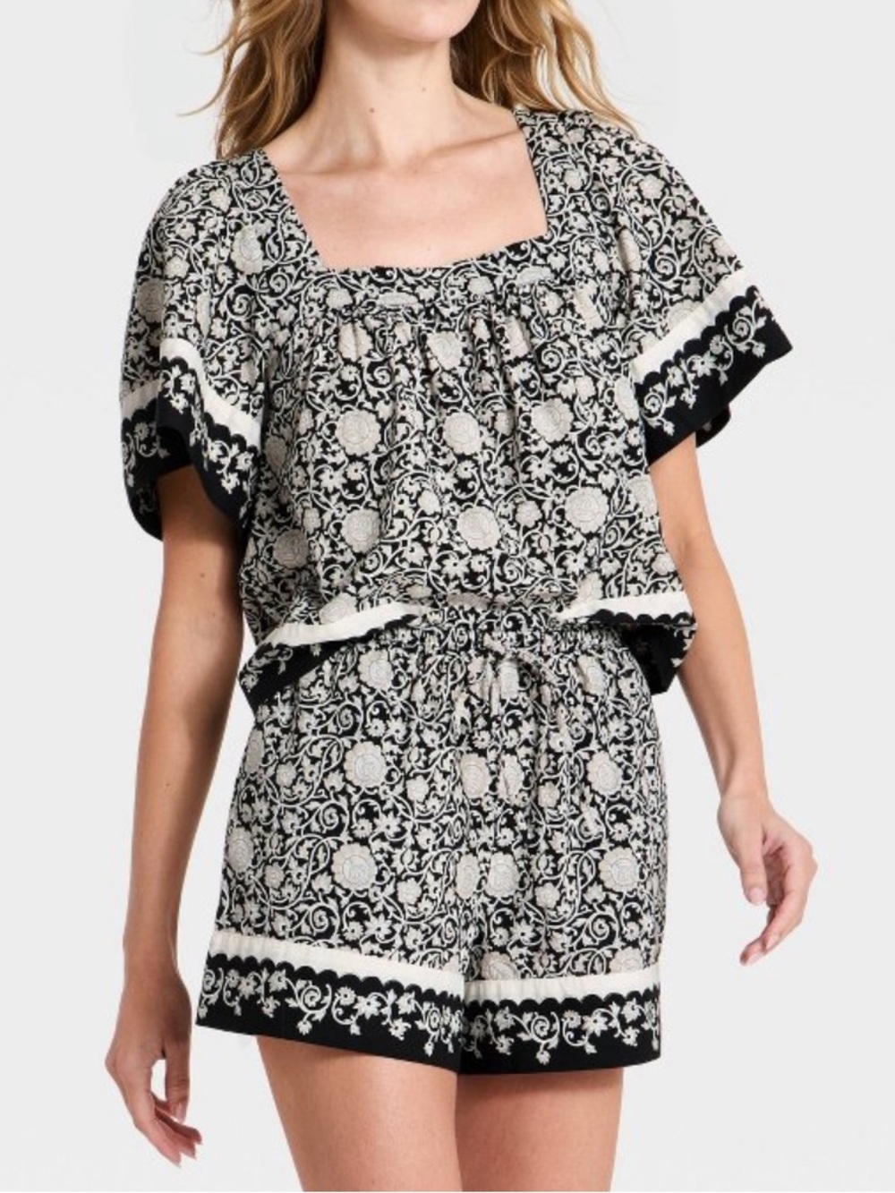 Universal threads black tropical print blouse and shorts set NWT x